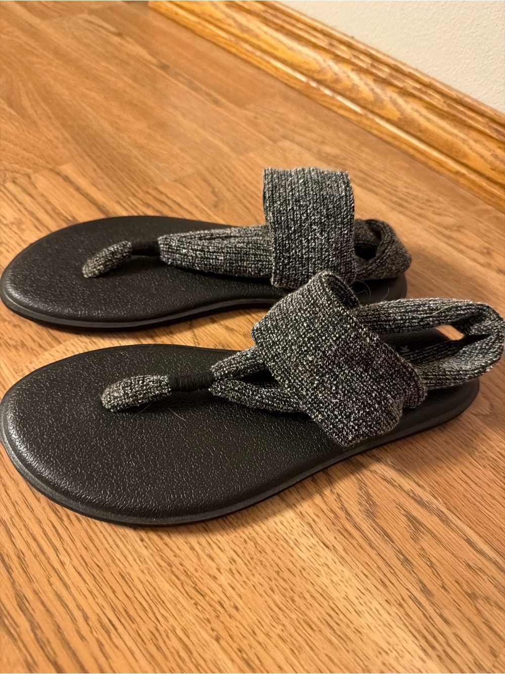 Womens Black Knit Strap Toe-Post Sandals